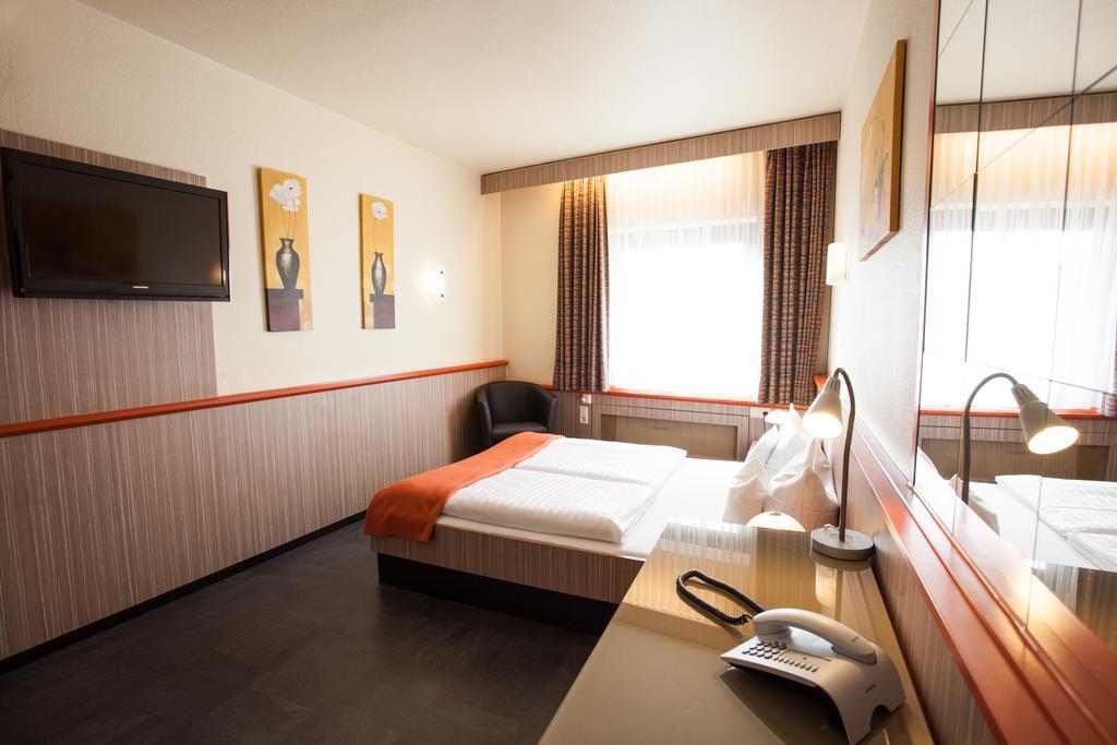 Trip Inn Hotel Ariane Koln Bagian luar foto