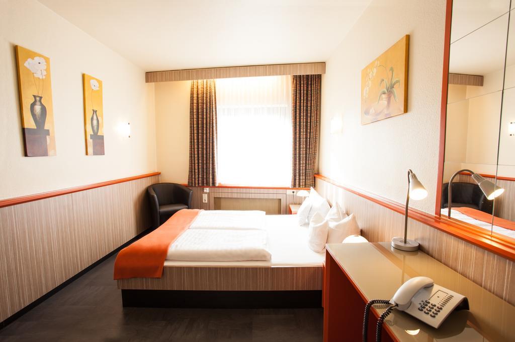 Trip Inn Hotel Ariane Koln Bagian luar foto