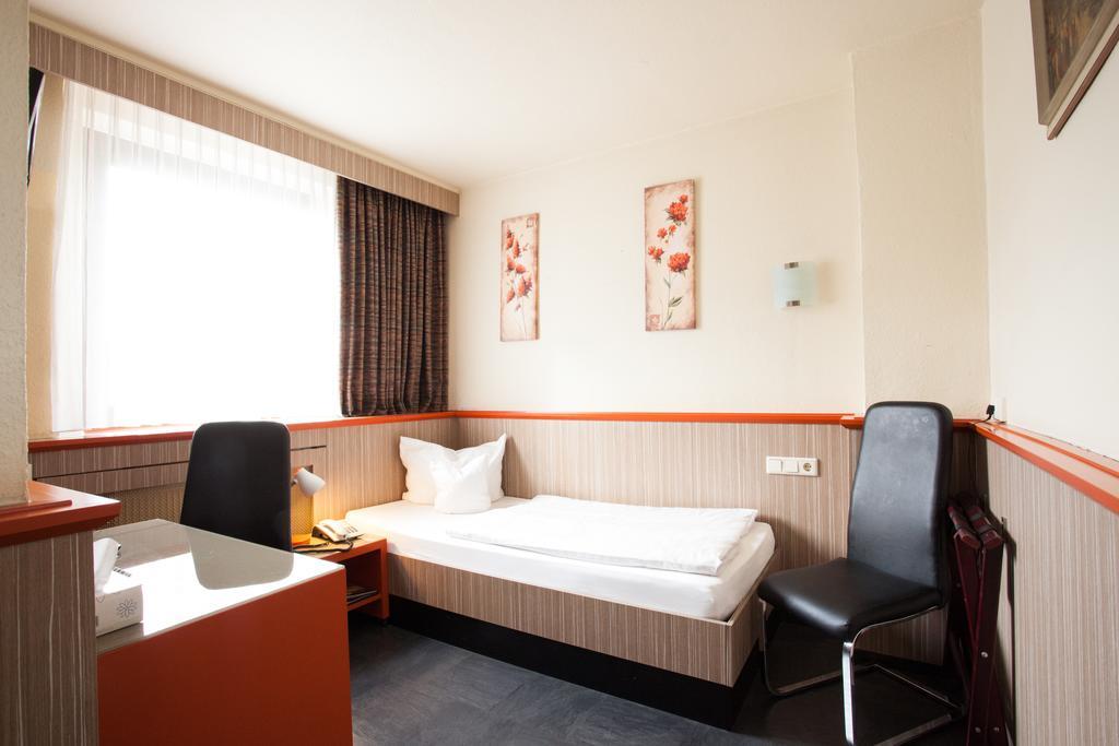 Trip Inn Hotel Ariane Koln Ruang foto