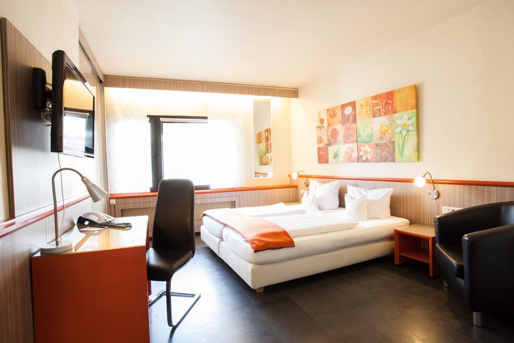 Trip Inn Hotel Ariane Koln Bagian luar foto