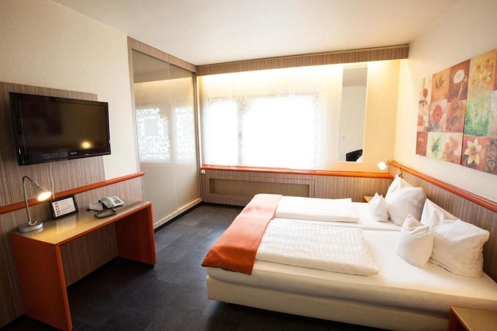 Trip Inn Hotel Ariane Koln Bagian luar foto