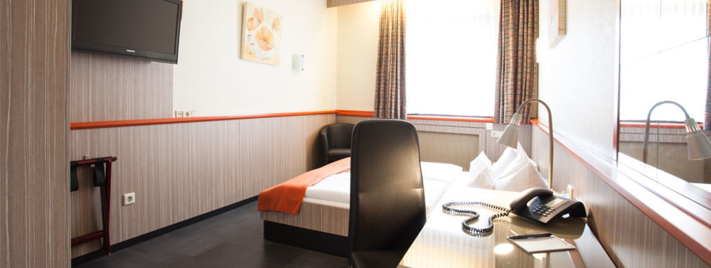 Trip Inn Hotel Ariane Koln Bagian luar foto