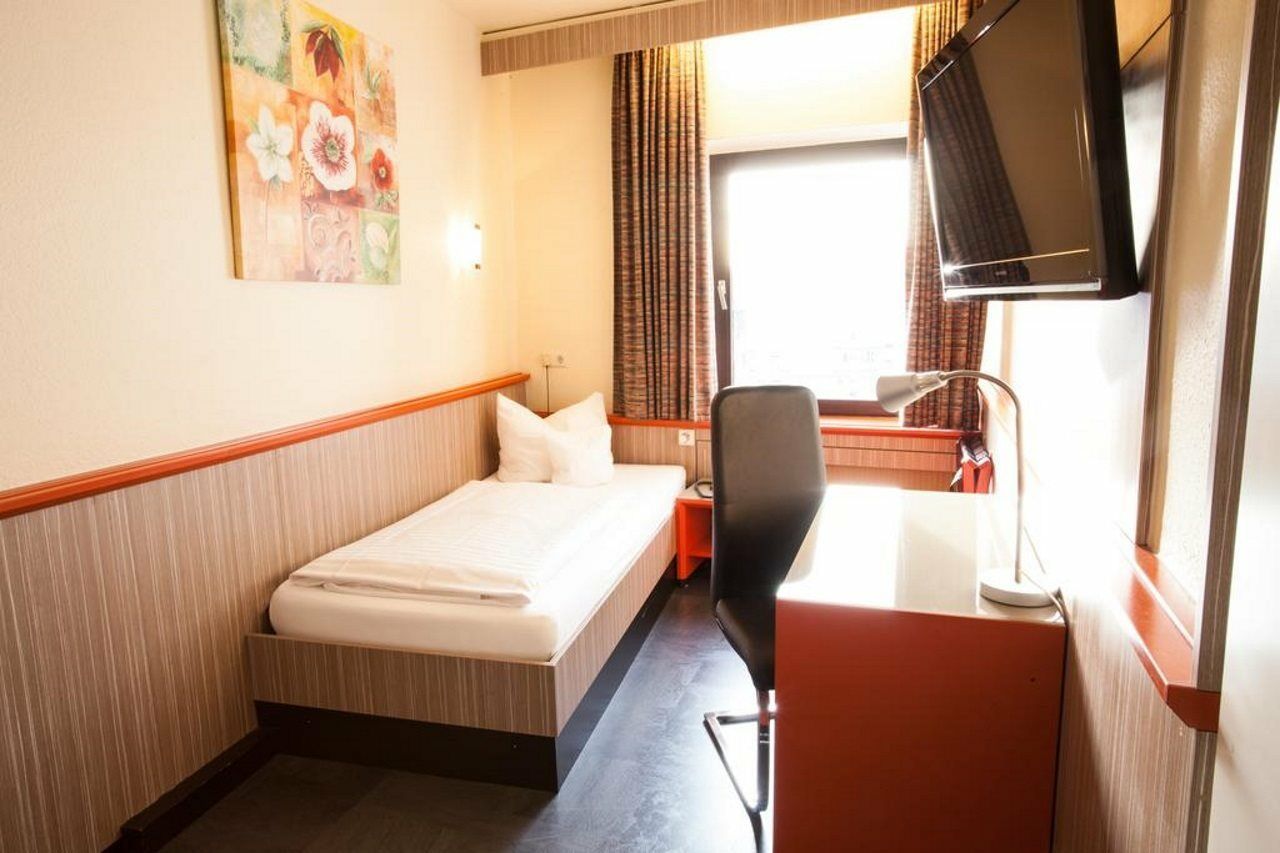 Trip Inn Hotel Ariane Koln Bagian luar foto